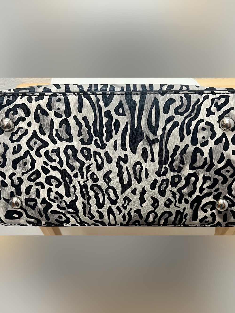 Vintage Grace Adele Black & Gray Leopard-Print Tote - Picture 10 of 10